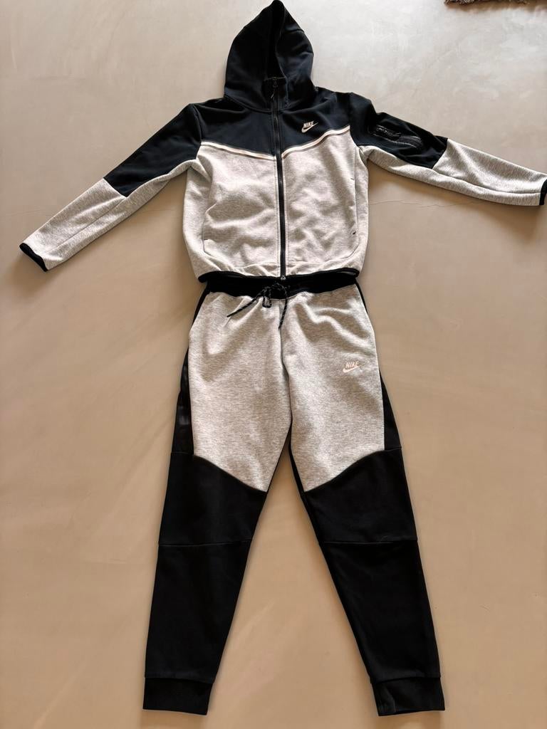 Nike tech pak maat M, Ophalen of Verzenden, Zo goed als nieuw, Grijs, Algemeen