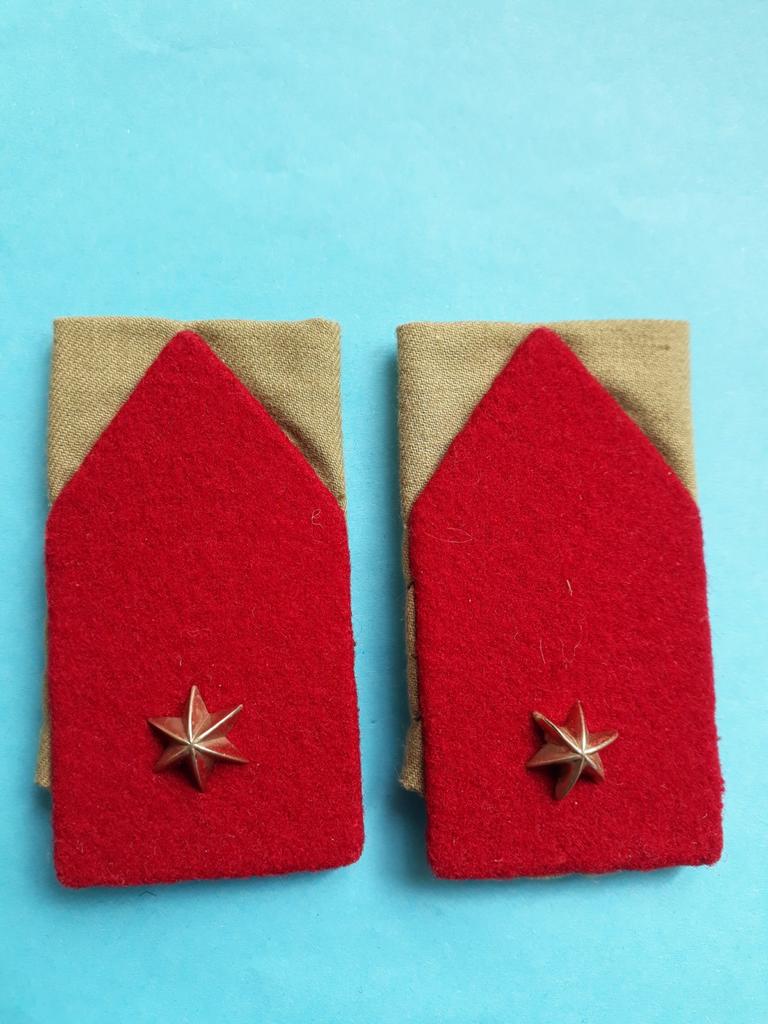 Schuifpassanten-schouderrangen intendancetroepen 1e luit., Ophalen of Verzenden, Landmacht, Nederland, Embleem of Badge