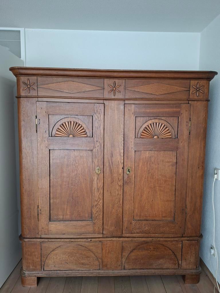 Antieke houten kast met twee deuren, Antiek en Kunst, Antiek | Meubels | Kasten, Ophalen