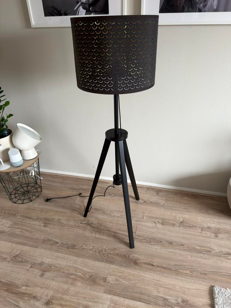 Stijlvolle IKEA LAUTERS vloerlamp met luxe NYMÖ lampenkap, Ophalen, Zo goed als nieuw