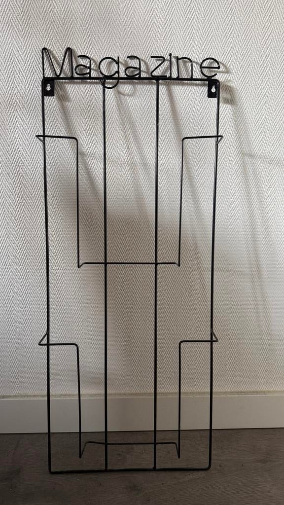 Zwarte tijdschriftenhouder om op te hangen, Huis en Inrichting, Woonaccessoires | Krantenbakken en Lectuurbakken, Ophalen, Gebruikt