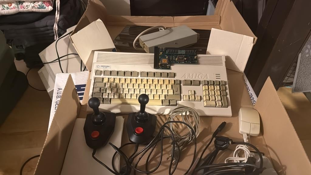 Amiga 1200 + toebehoren, Computers en Software, Ophalen, Commodore
