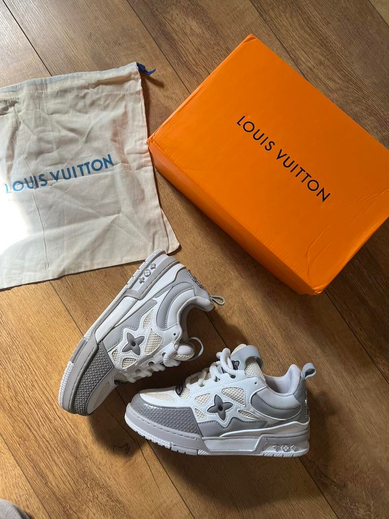 LV skates - nieuw staat, Wit, Nieuw, Ophalen of Verzenden, Sneakers of Gympen