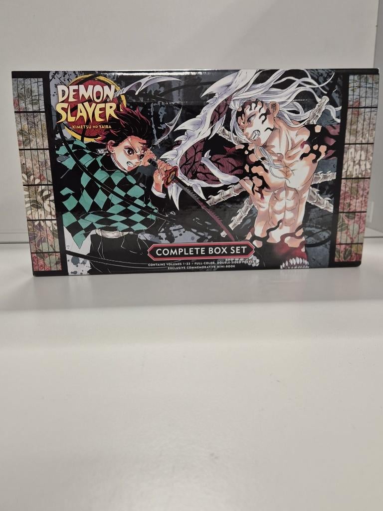 Demon Slayer: Kimetsu no Yaiba Complete Box Set (Vol. 1-23), Eén comic, Ophalen of Verzenden, Zo goed als nieuw, Amerika