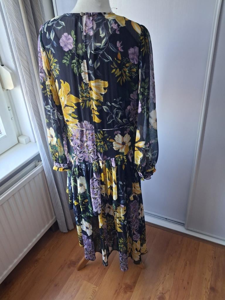 GEBLOEMDE MNG JURK MET STROKEN ROK MAAT 38, Ophalen of Verzenden, Zo goed als nieuw, Maat 38/40 (M), Onder de knie