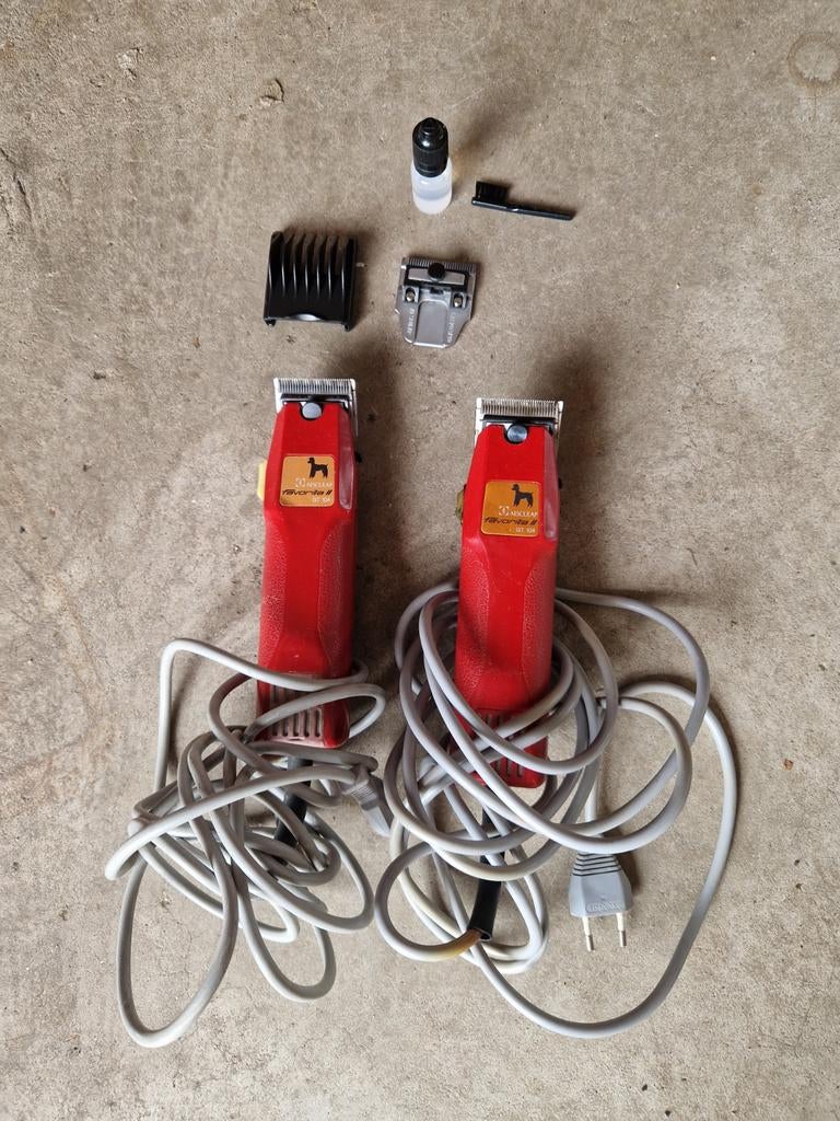 2x Tondeuse Aesculap Favorita II (GT104) met toebehoren, Ophalen, Gebruikt
