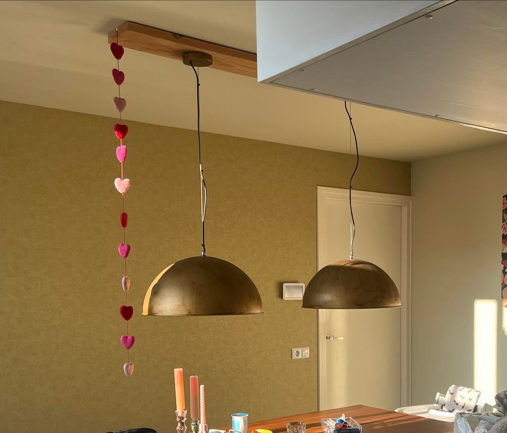 Twee grote goudkleurige lampenkappen, Huis en Inrichting, Lampen | Lampenkappen, Ophalen, Overige kleuren, 25 tot 50 cm, Rond