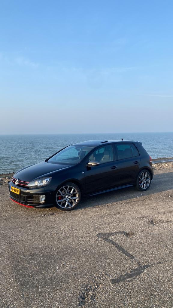 Golf 6 editie 35 jahre gti, Auto's, Volkswagen, Zwart, 4 cilinders, Zwart, Onderhoudsboekje