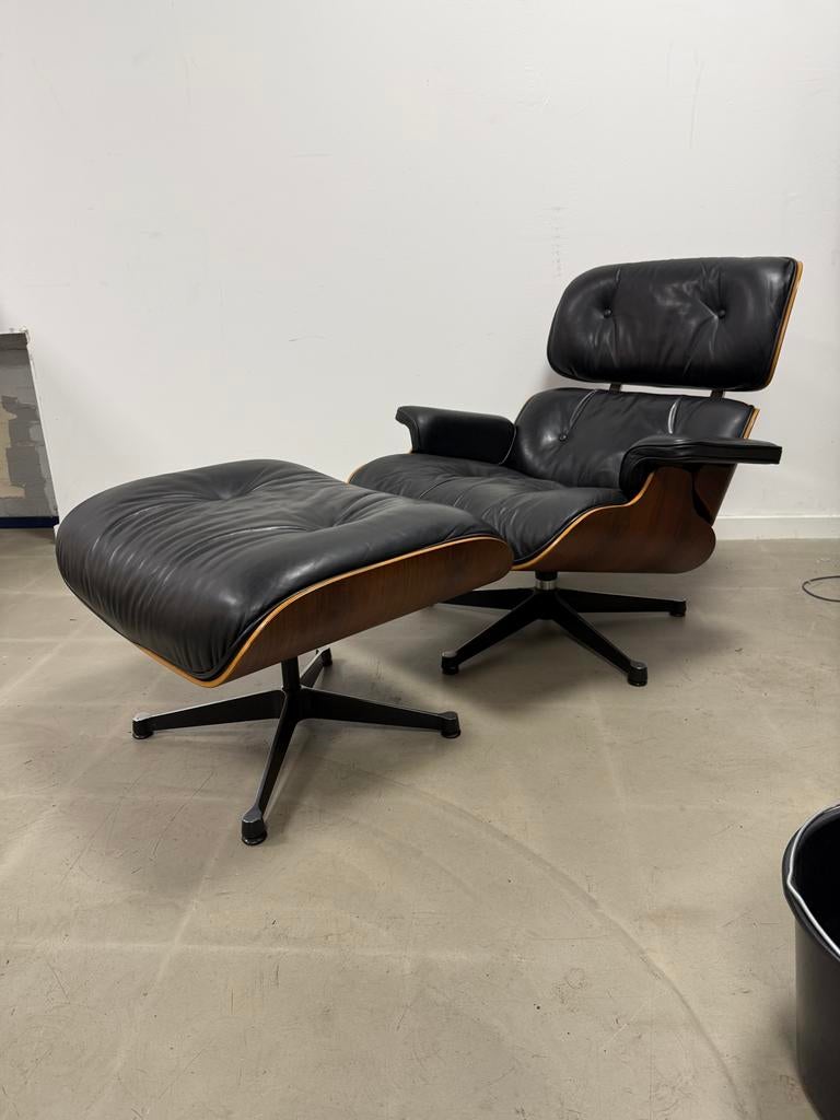 Vitra Eames lounge chair met voetenbank, Huis en Inrichting, Fauteuils, Gebruikt, 75 tot 100 cm, Ophalen of Verzenden, 75 tot 100 cm