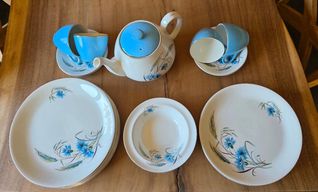 servies 4-kop en schotels + theepot.  vintage, Ophalen of Verzenden