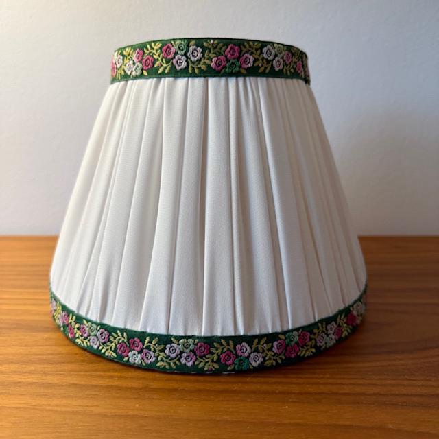 Lampenkap, plissé kapje, vintage, brocante, bloemenrandje, Ophalen of Verzenden, Zo goed als nieuw, Rond, Minder dan 25 cm