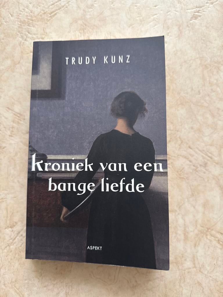 Kroniek van een bange liefde - Trudy Kunz, Ophalen of Verzenden, Zo goed als nieuw, Nederland