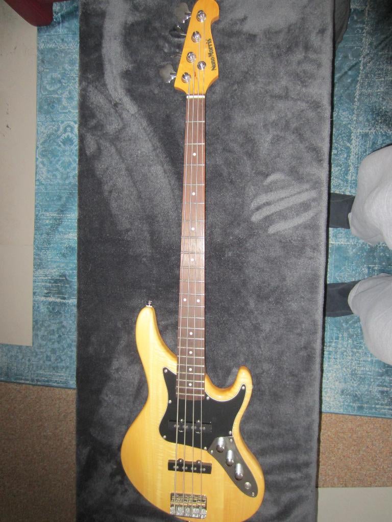 Nuno Morris Jazz Bass with Tiger Striped Maple Body, Muziek en Instrumenten, Ophalen of Verzenden, Gebruikt, Elektrisch