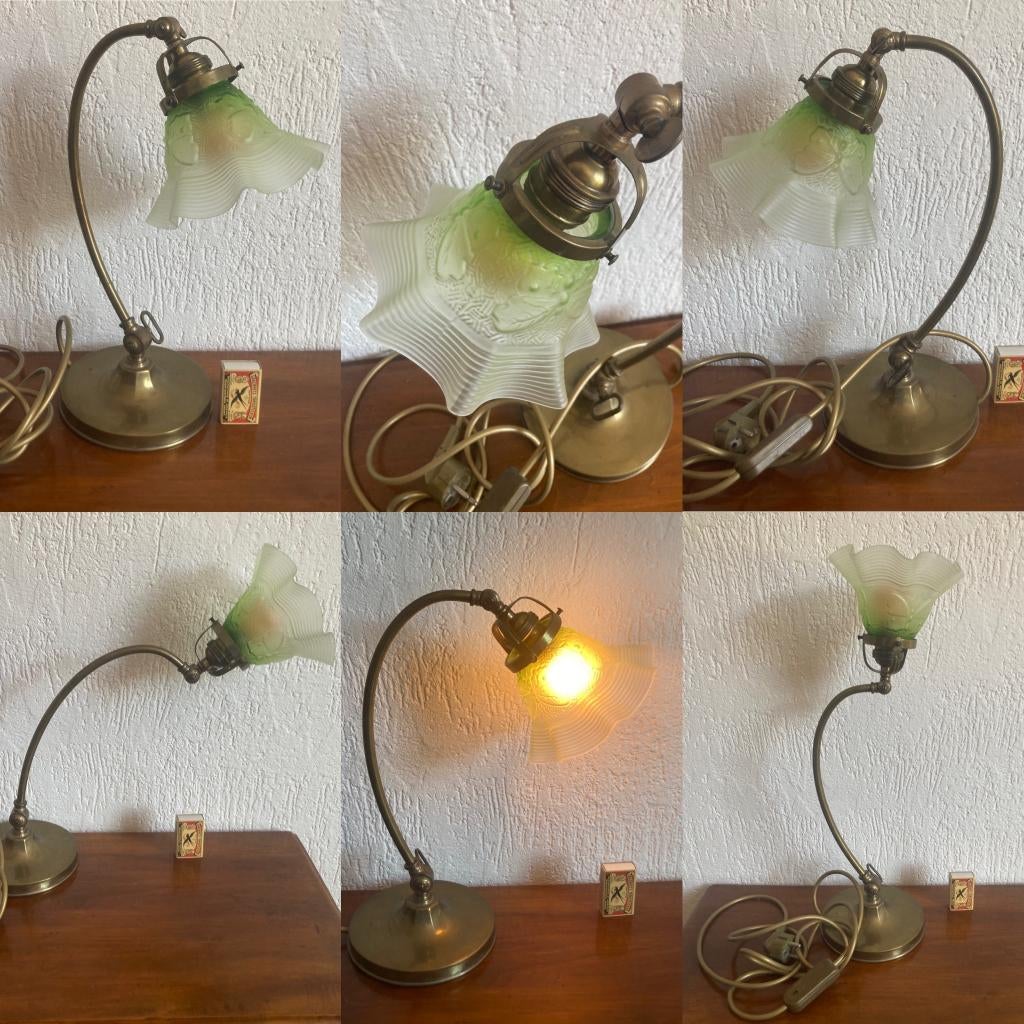 koper brons antiek tafellampje met groen sierlijk glaasje, Ophalen of Verzenden, Zo goed als nieuw, Glas, Minder dan 50 cm