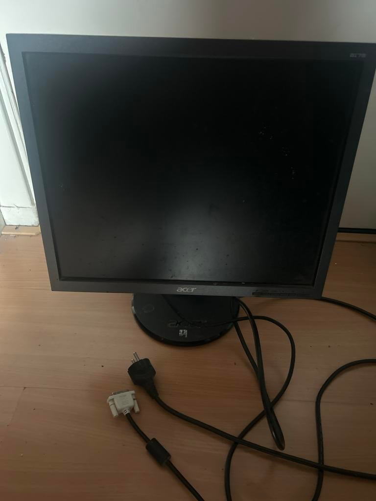 Oude Acer Schoolmonitor - Goedkoop!, Gaming, Hoofdtelefoonaansluiting, Ophalen of Verzenden, VGA