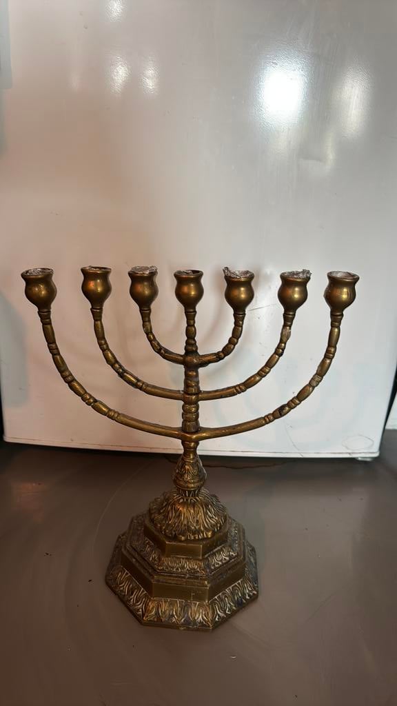 Joodse kadelaar, Ophalen, Koper of Brons