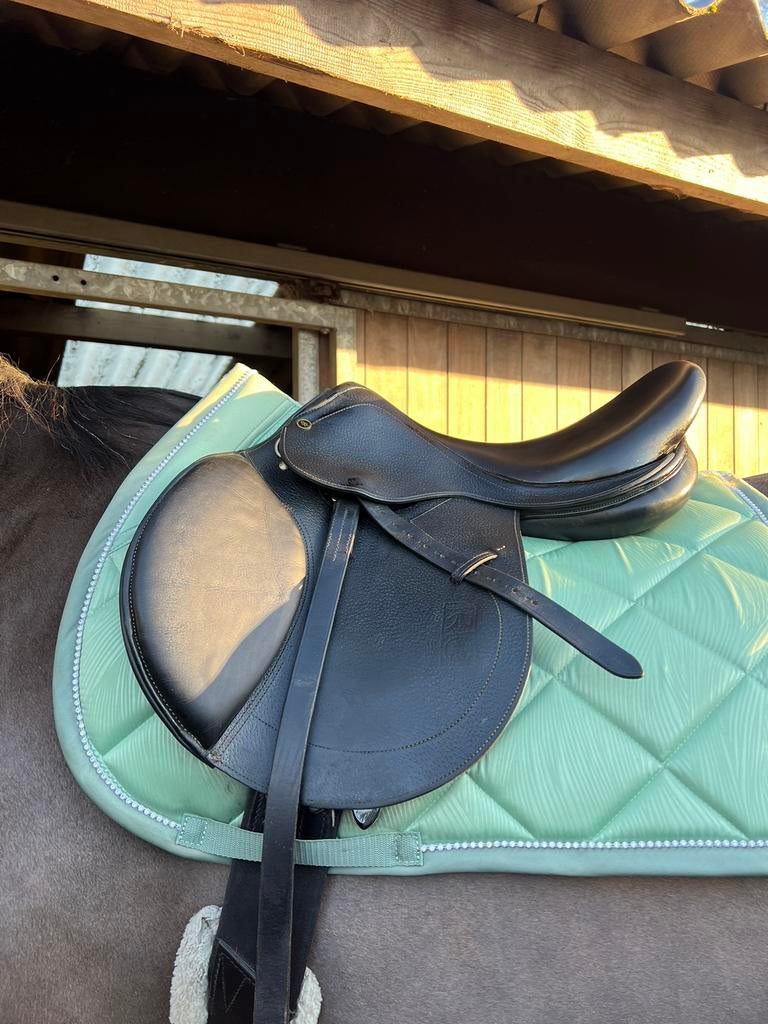 BR springzadel, Dieren en Toebehoren, Paarden en Pony's | Zadels, Ophalen of Verzenden, Zo goed als nieuw, Springen