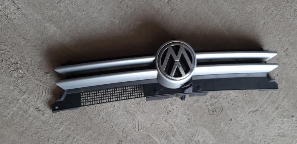 Voorgril zonder embleem Golf 4 model, Ophalen of Verzenden