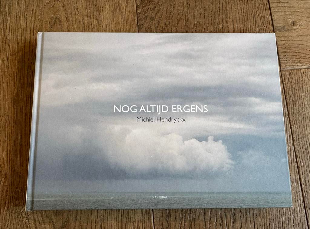 Fotoboek Michiel Hendrickx - Nog altijd ergens, Ophalen of Verzenden, Zo goed als nieuw, Fotografen