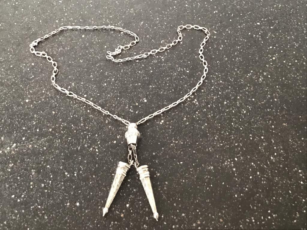 Antieke zilveren ketting met breipendoppen .Gemerkt zwaardje, Ophalen of Verzenden, Zo goed als nieuw, Zilver