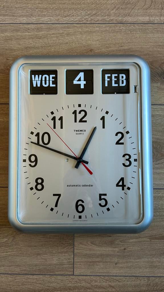 Vintage Twemco Quartz Klok met Automatische Datum, Ophalen of Verzenden, Zo goed als nieuw, Analoog, Wandklok