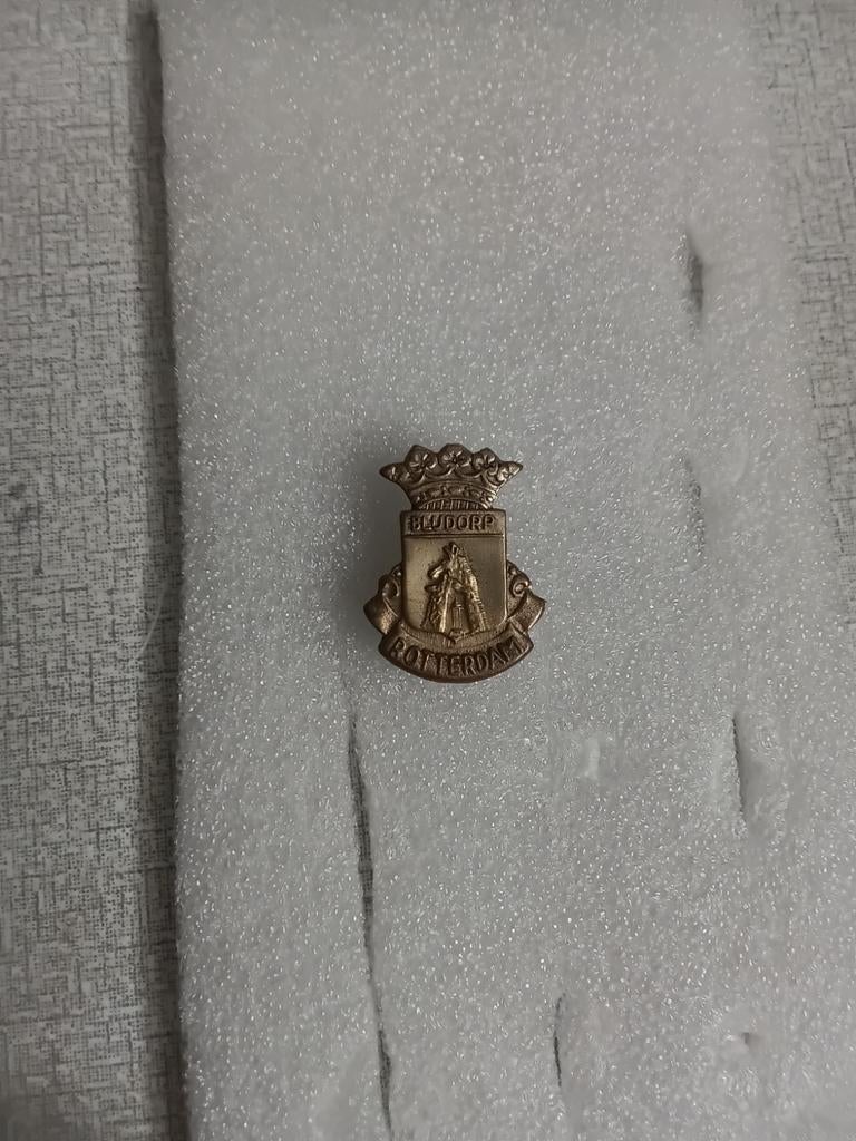 Speldje van Diergaarde Blijdorp, Rotterdam., Verzamelen, Speldjes, Pins en Buttons, Ophalen of Verzenden, Zo goed als nieuw, Sport