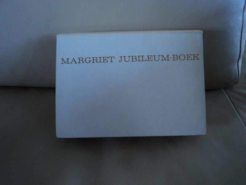 Margriet jubileumboek, Ophalen of Verzenden, Zo goed als nieuw, Damesbladen