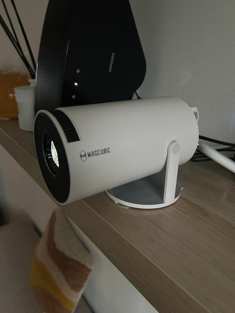 Projector (€60,- met chromecast erbij), Ophalen, Zo goed als nieuw, LED, Overige resoluties