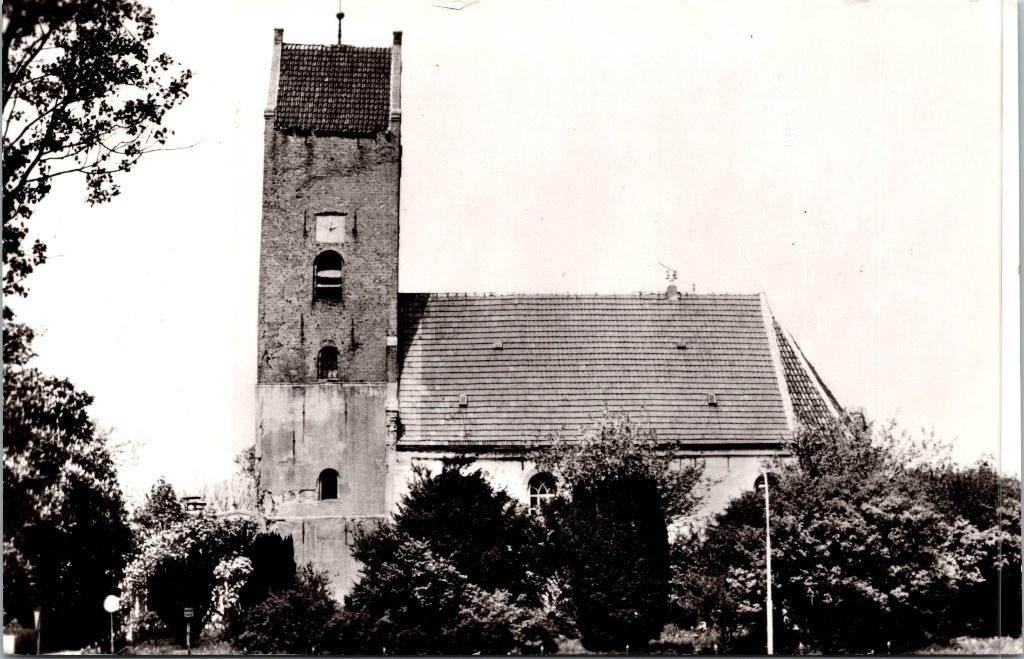 Herv. Kerk Garnwerd - 2 ansichtkaarten (1977), Ophalen of Verzenden, 1960 tot 1980, Gelopen, Groningen