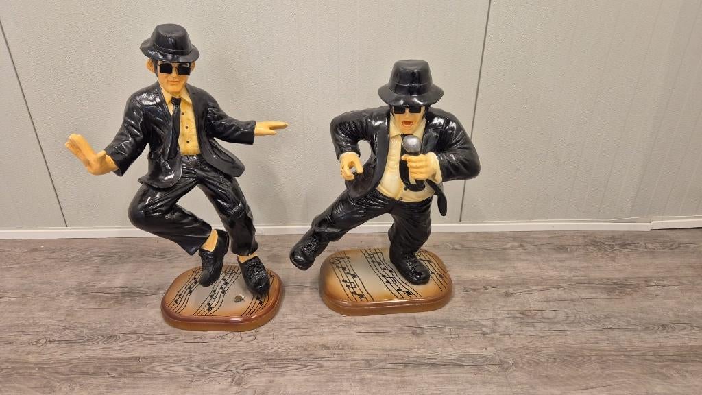 The Blues Brothers, Ophalen, Nieuw, Mens