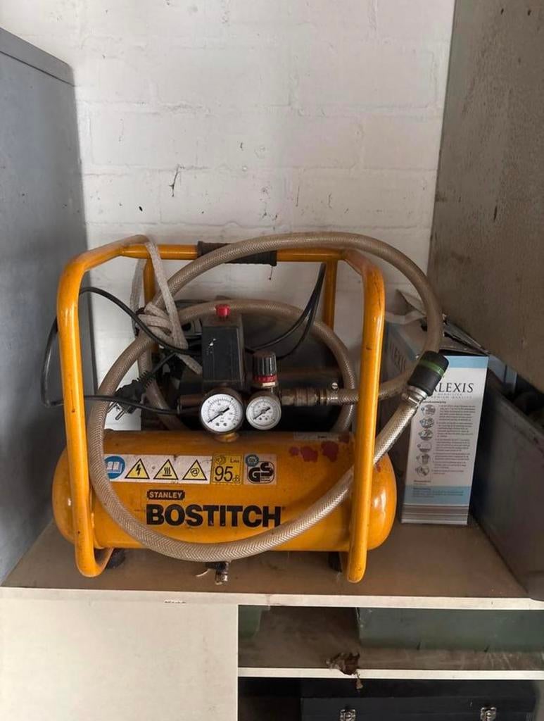 Stanley Bostitch Compressor - Goed Onderhouden, Ophalen, Gebruikt, 6 tot 10 bar, Minder dan 200 liter/min