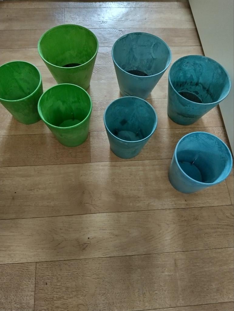 Zgn kunststof bloempotten blauw en groen, Kunststof, Rond, Ophalen of Verzenden, Minder dan 40 cm