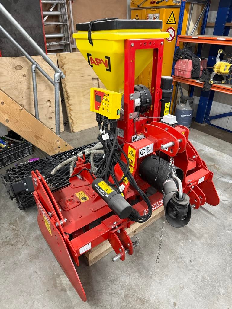 Vigolo FN-T-145R met APV MD40M1 zaaimachine 2 keer gebruikt, Ophalen, Akkerbouw, Zaaien, Planten of Poten