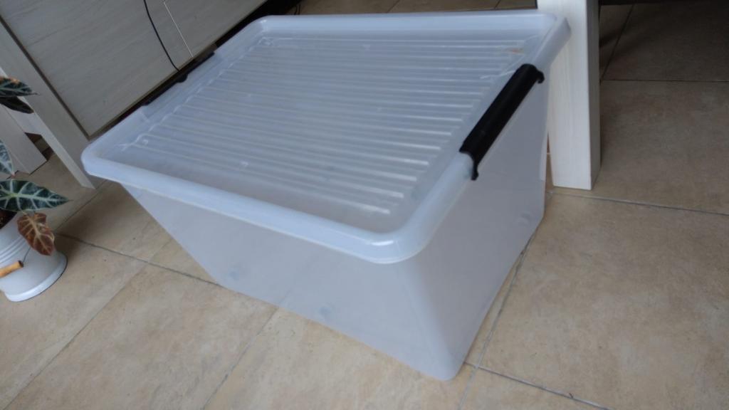 Transparante opbergdoos met deksel op wieltjes, Doe-het-zelf en Verbouw, Kratten en Dozen, Ophalen, Gebruikt, 40 tot 60 cm, 75 tot 100 cm