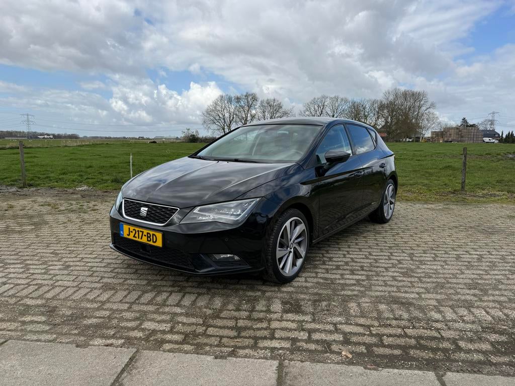 Seat Leon 1.2 TSI 110PK 2017 Zwart, Auto's, Seat, Voorwielaandrijving, 4 cilinders, Leon, Leder en Stof