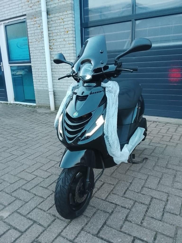 Piaggio Zip 4T Scooter Glans Zwart FULL OPTION (SNOR), Maximaal 45 km/u, N.V.T., Zo goed als nieuw, 50 cc