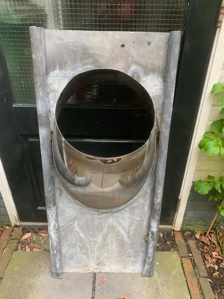 Dakplaat lood 30-45 opening 28 cm schuin dak, Zo goed als nieuw, Minder dan 5 m², Metaal, Grijs