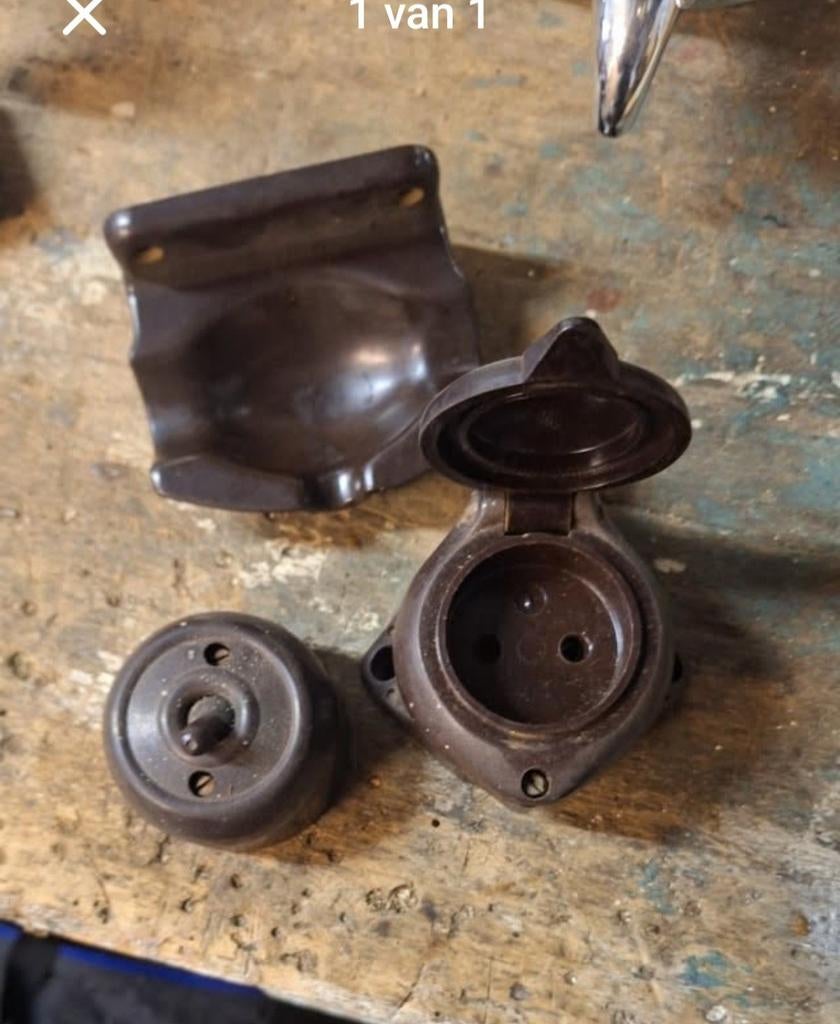 Vintage bakelieten asbak, stopcontact en schakelaar, Ophalen of Verzenden