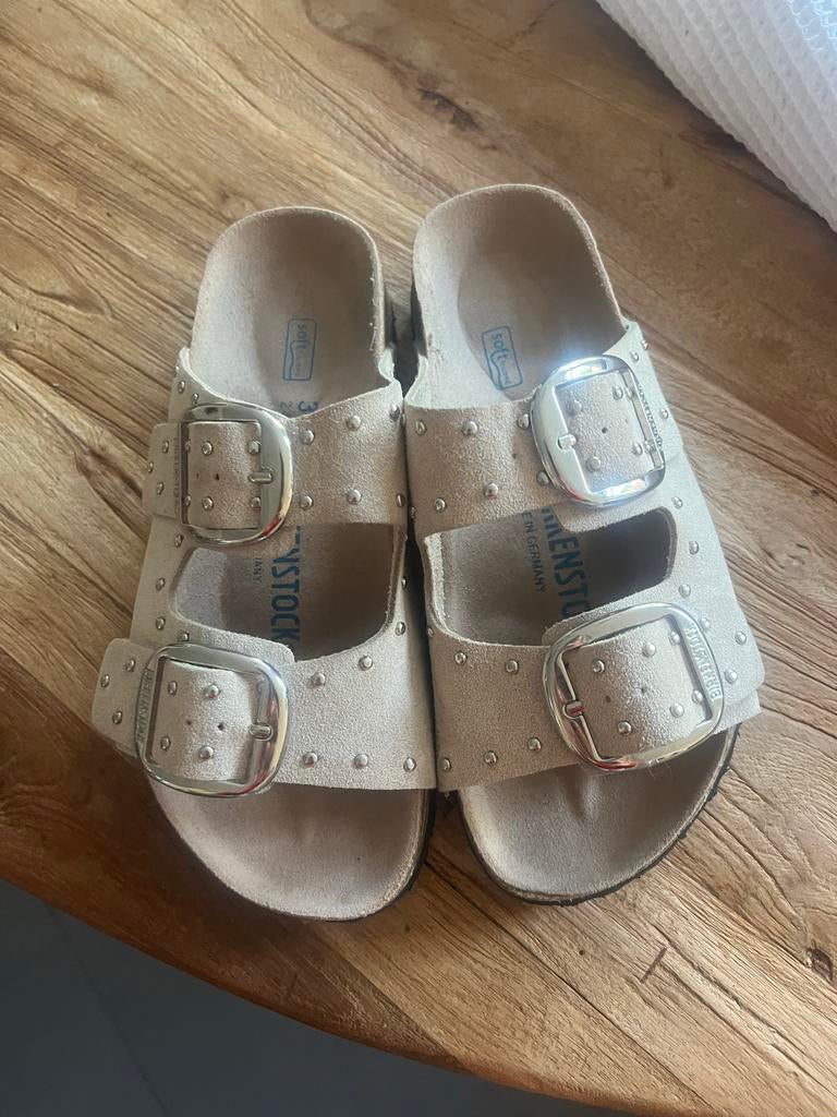 Birkenstock Arizona Studs Slippers - Zo goed als nieuw, Kleding | Dames, Schoenen, Ophalen of Verzenden, Zo goed als nieuw, Beige