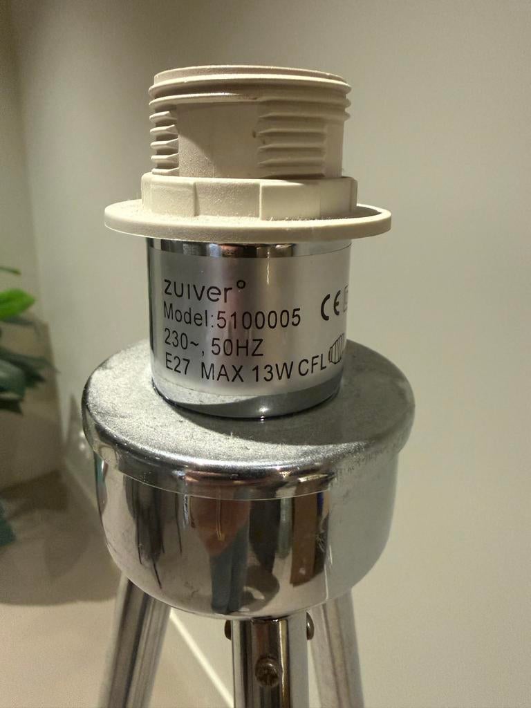 Gratis afhalen 2 Zuiver Tripod lampen met kap, Huis en Inrichting, Lampen | Vloerlampen, Ophalen, Gebruikt, Metaal, 150 tot 200 cm