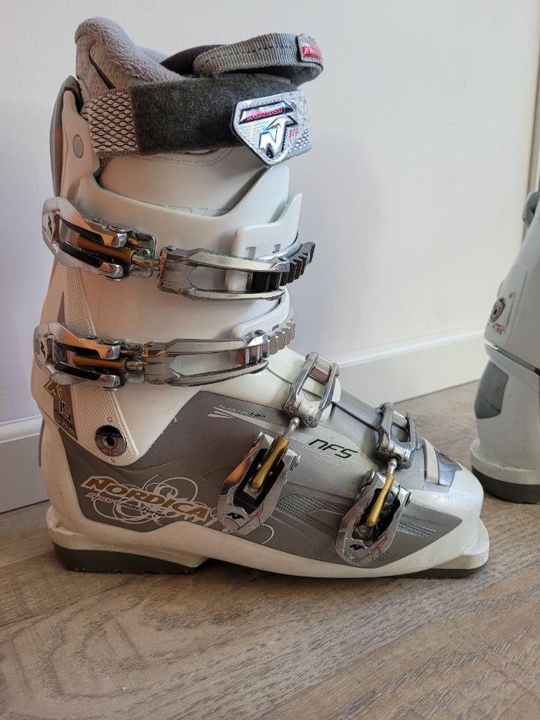 Nordica comfort fit NFS skischoenen met tas 26.5 wit/zilver, Ophalen, 160 tot 180 cm, Gebruikt, Schoenen