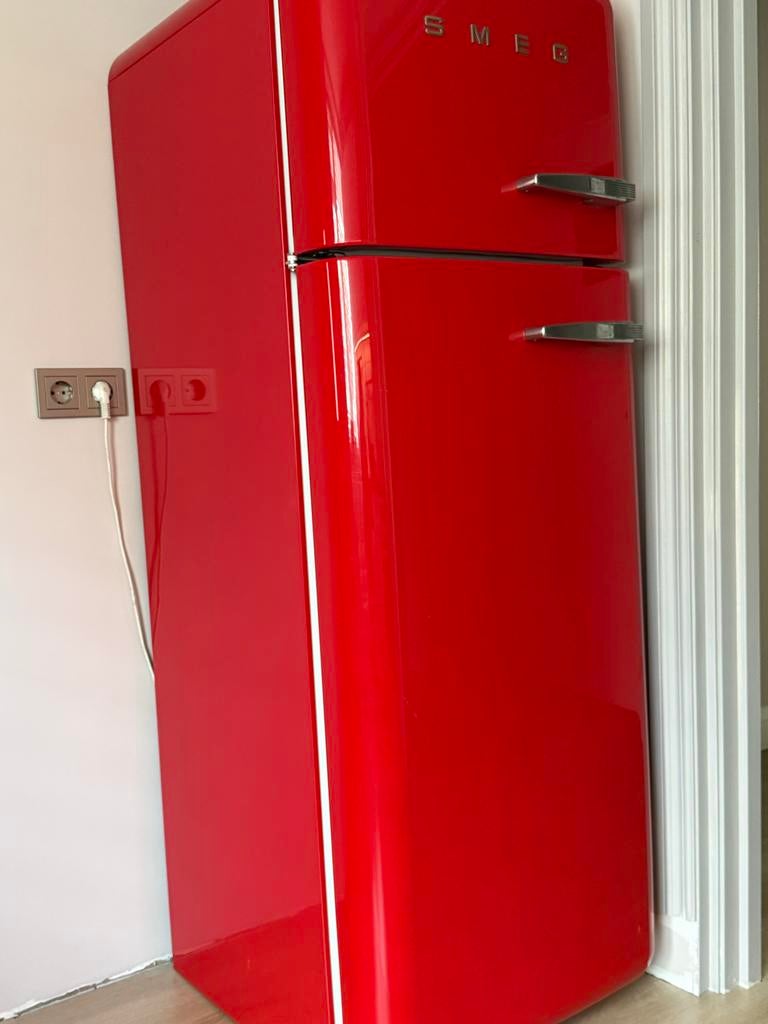 Smeg koelkast met apart vriesvak - Rood, Ophalen, Gebruikt, 200 liter of meer, 160 cm of meer