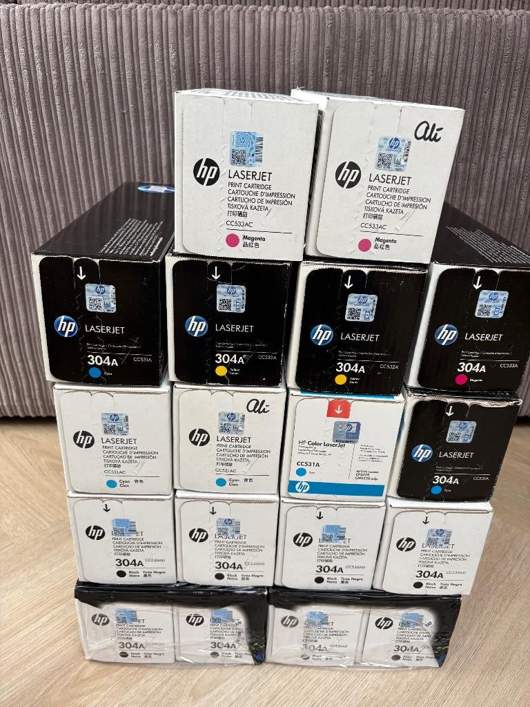 18 orig toners HP CC530A-CC531A-CC532A-CC533A (HP 304A), Ophalen of Verzenden, Nieuw, Toner, HP (ORIGINEEL)