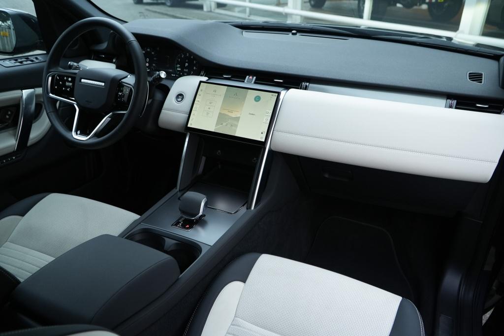 Land Rover Discovery Sport P270e Dynamic SE I ACC I 5 jaar g, Zwart, Blauw, Discovery Sport, Hybride Elektrisch/Benzine