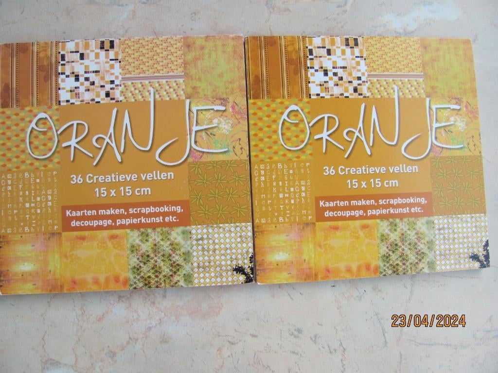 NIEUWSTAAT 2 x papier ORANJE paperpad 12 DESIGNS 15x15 cm, Ophalen of Verzenden, Zo goed als nieuw, Overige thema's, Overige typen
