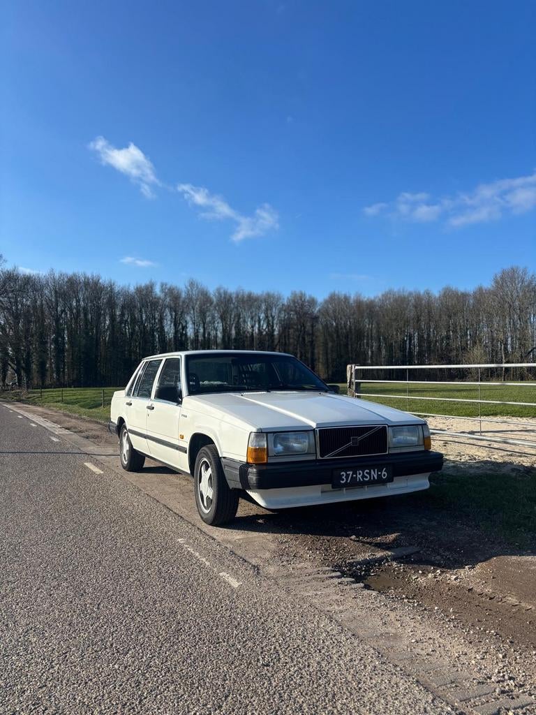 Mooie originele volvo 740 gl (oldtimer), Auto's, Wit, Particulier, Sedan, Geïmporteerd