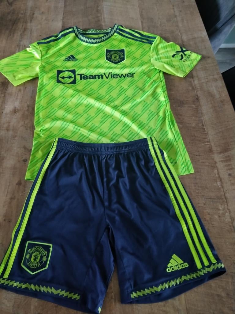 Manchester United officieel voetbal tenue., Maat S, Ophalen of Verzenden, Zo goed als nieuw, Set