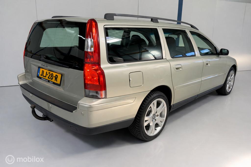 Volvo V70 2.4 Kinetic YOUNGTIMER / LEER, Voorwielaandrijving, Gebruikt, Beige, 5 cilinders