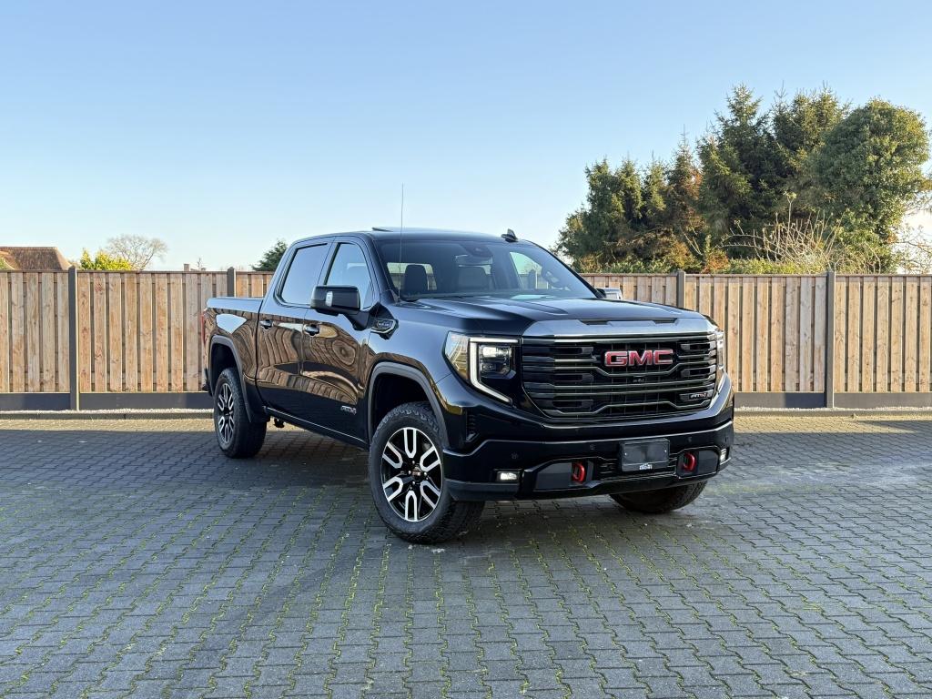 GMC Sierra 1500 AT4 V8 BLACK LPG PANO LEDER (bj 2023), Auto's, 0 cilinders, Gebruikt, Zwart, Leder