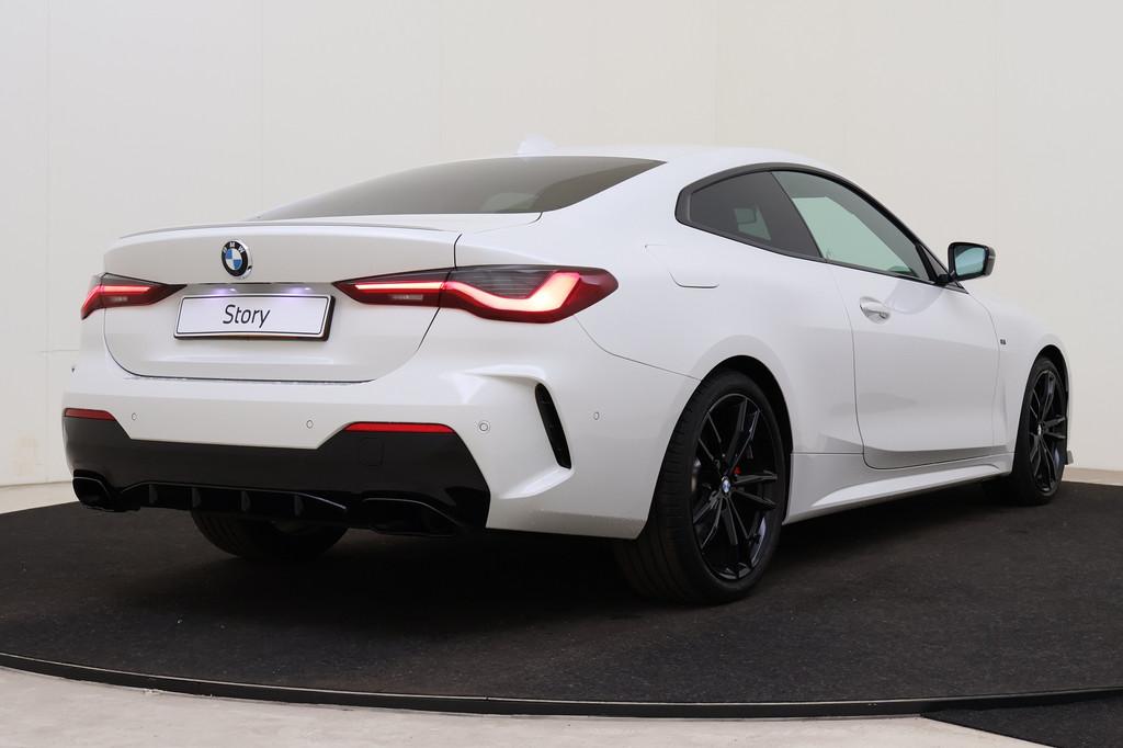 BMW 4 Serie Coupé 420i M Sport Automaat / Achteruitrijcamer, Auto's, BMW, 1998 cc, Achterwielaandrijving, Gebruikt, Met garantie (alle)